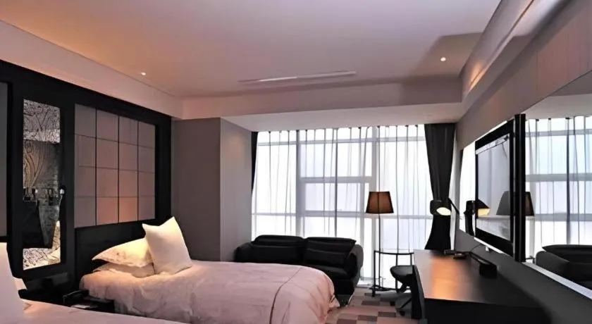 Bed in Urumqi Bayinhe Hotel