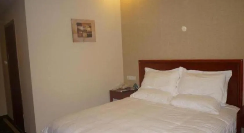 Bed in GreenTree Inn Jiangsu Wuxi Meiyuan Kaiyuan Temple Subway Master Station Express Hotel