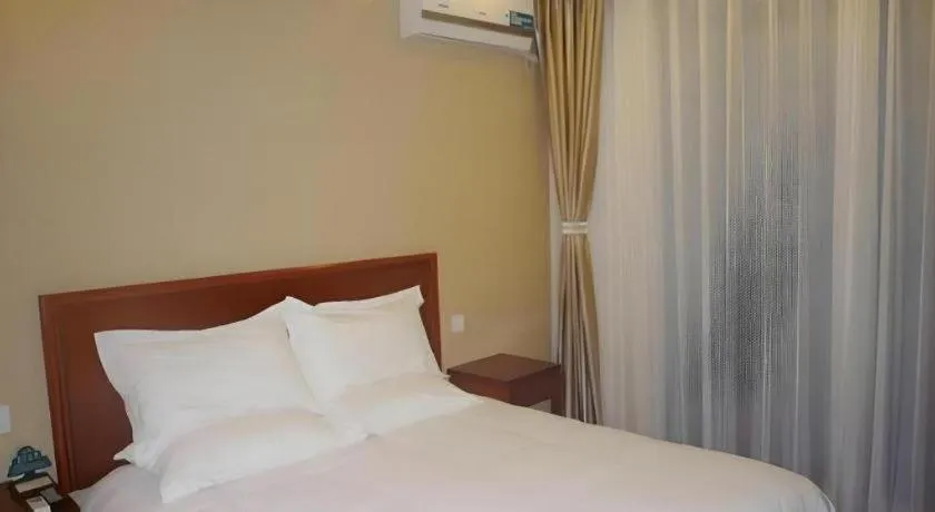 Bed in GreenTree Inn Jiangsu Wuxi Meiyuan Kaiyuan Temple Subway Master Station Express Hotel