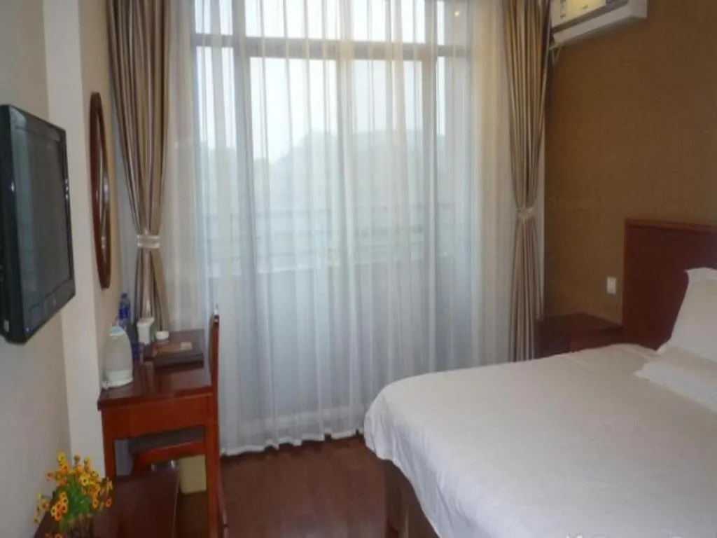 Bed in GreenTree Inn Jiangsu Wuxi Meiyuan Kaiyuan Temple Subway Master Station Express Hotel