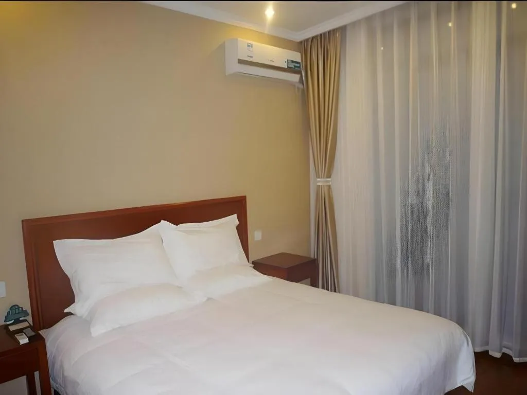 Bed in GreenTree Inn Jiangsu Wuxi Meiyuan Kaiyuan Temple Subway Master Station Express Hotel