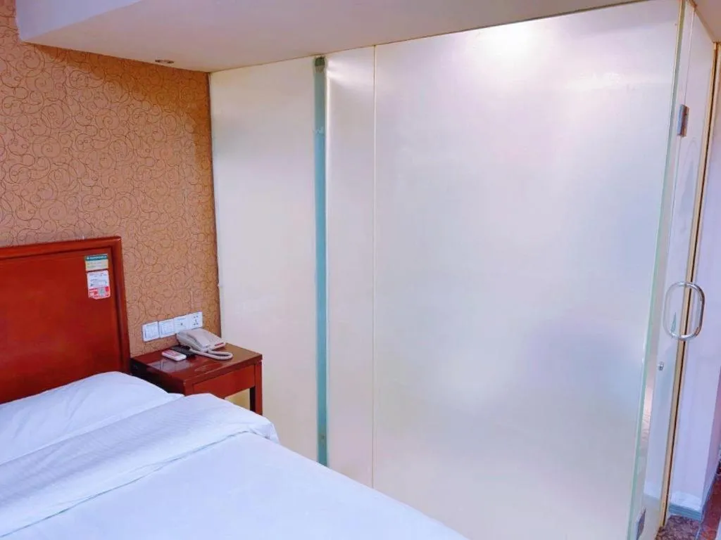 Bed in GreenTree Inn Xi'an Bell and Drum Tower Food Street Ancient City Wall Ximen Express Hotel