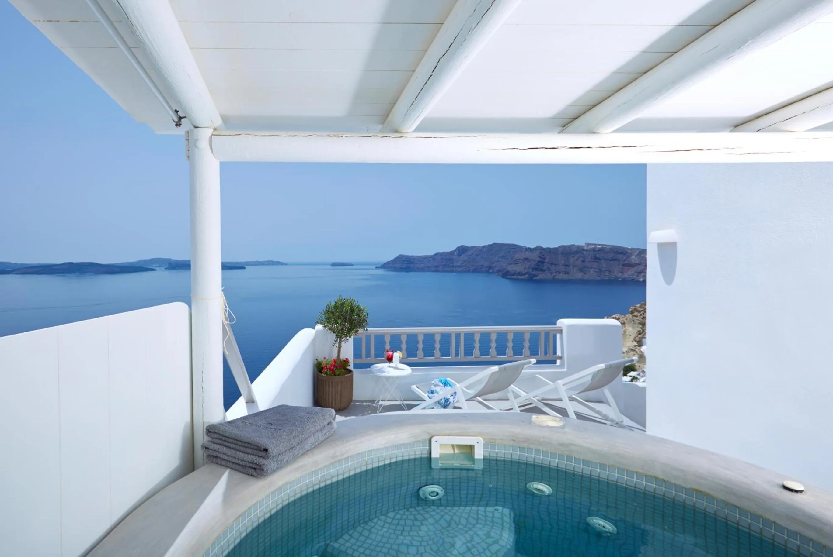 Hot Tub in Filotera Suites