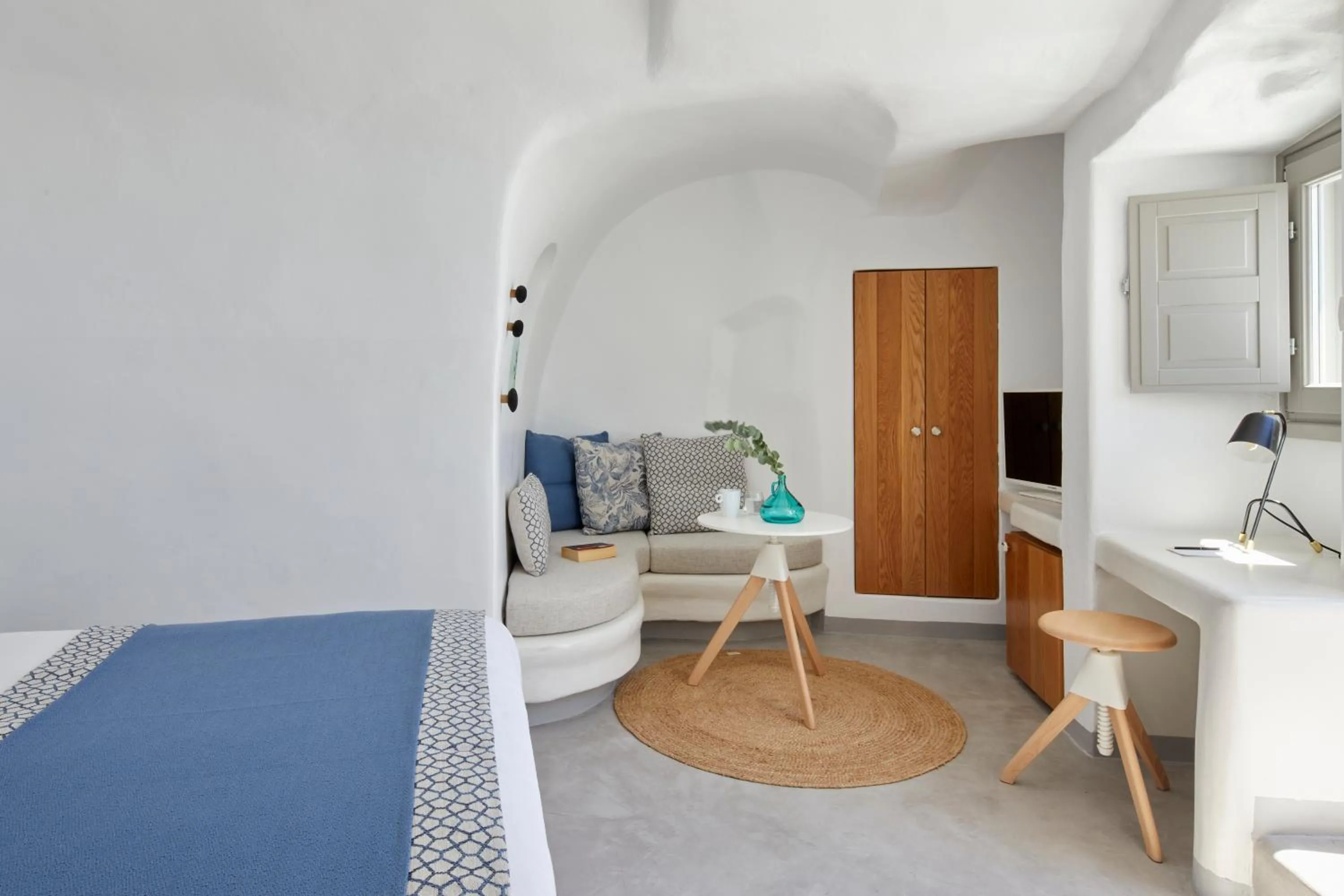 Seating area, Bed in Filotera Suites