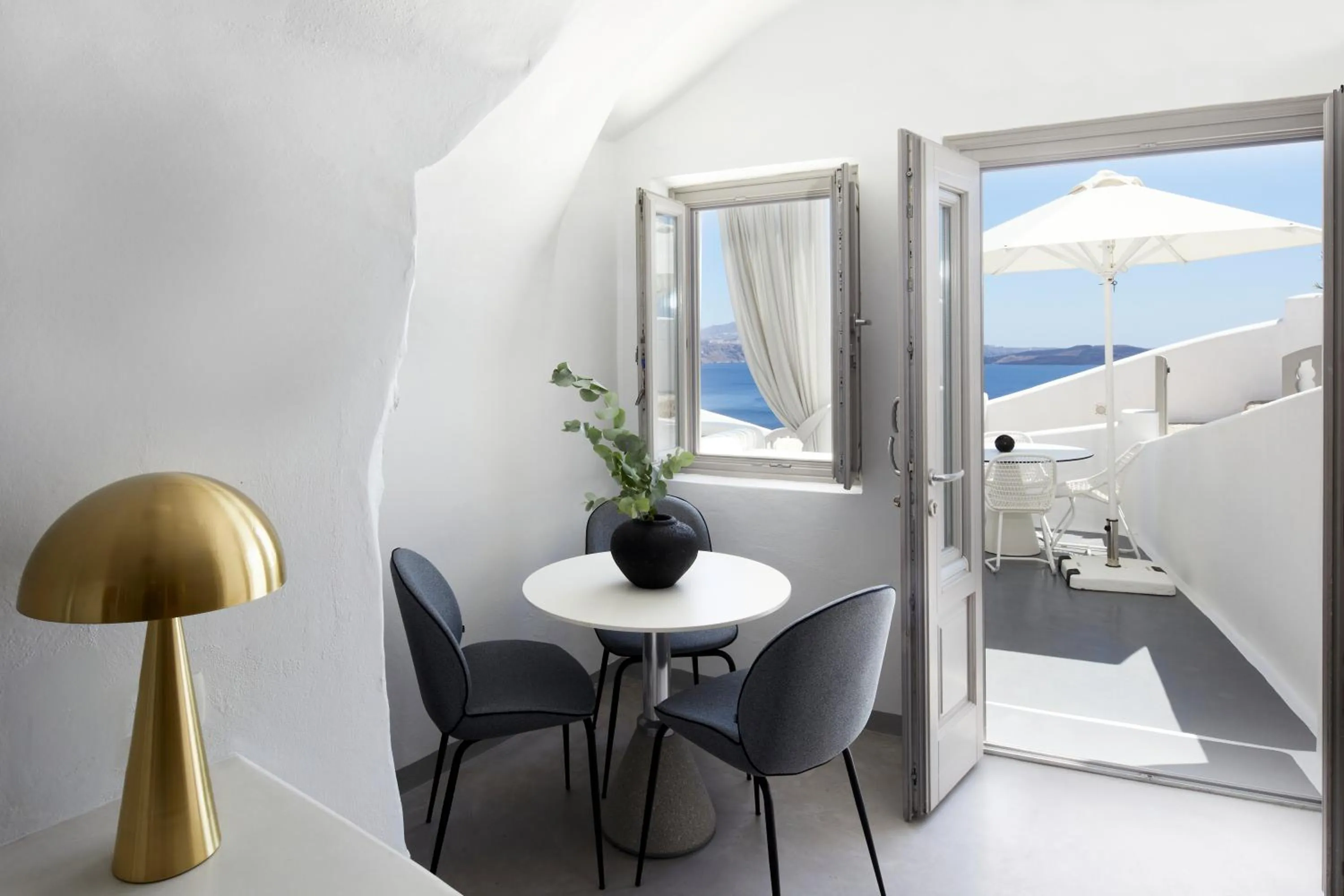 Dining area in Filotera Suites