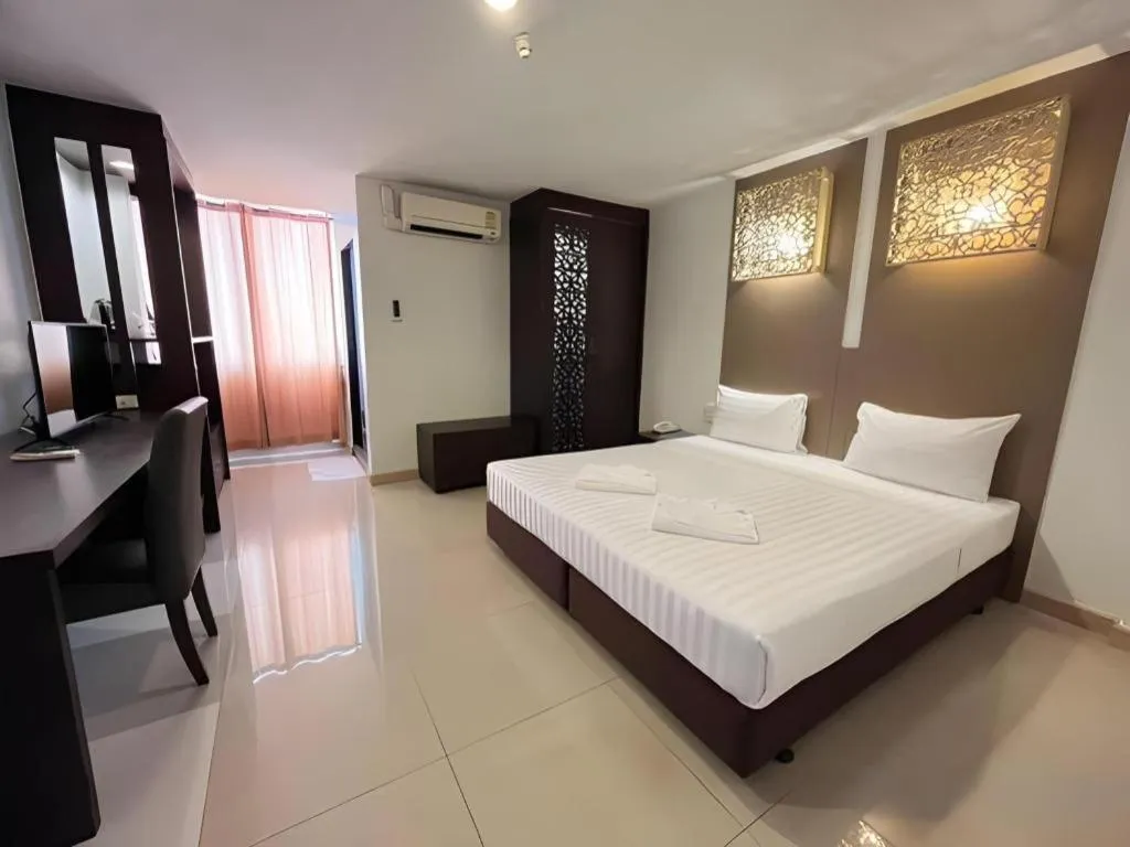 Bed in Laemchabang City Hotel