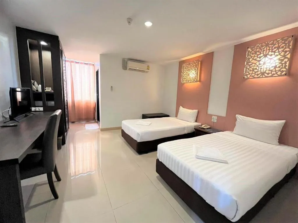 Bed in Laemchabang City Hotel