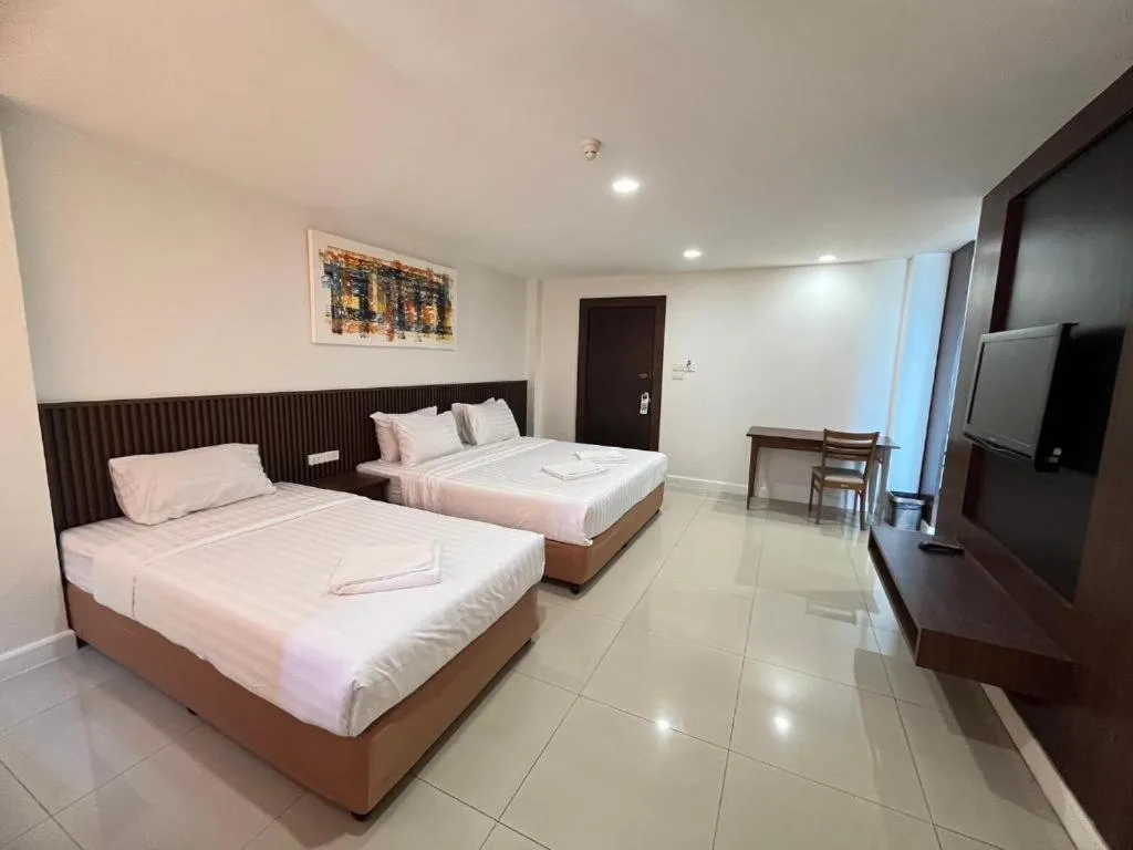 Bed in Laemchabang City Hotel