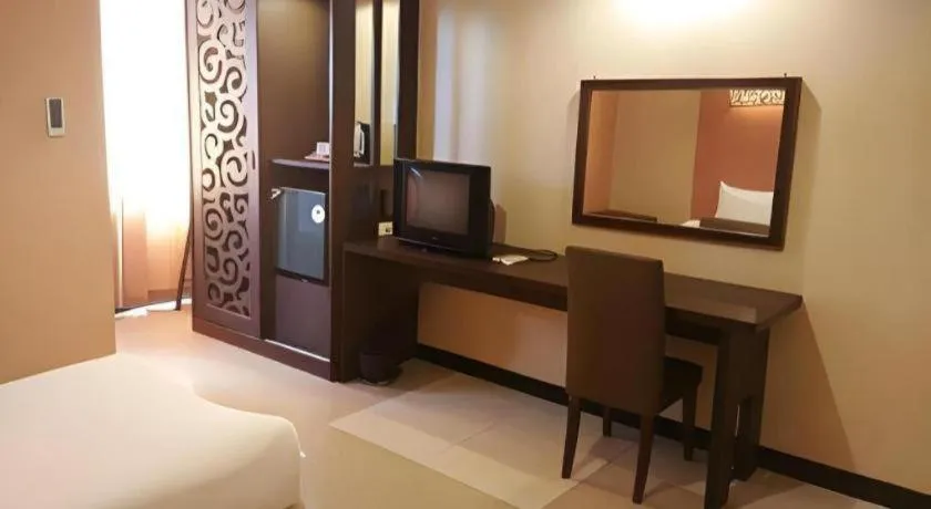 Bed in Laemchabang City Hotel