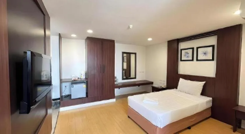 Bed in Laemchabang City Hotel