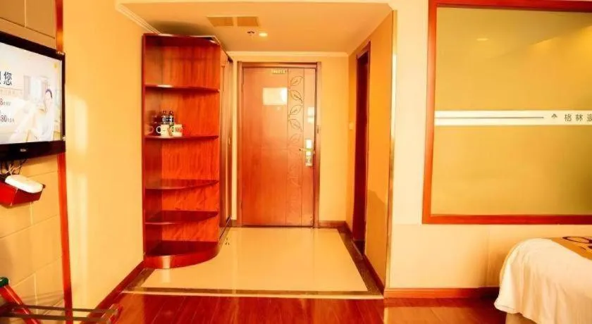 Bed in GreenTree Inn Bozhou Weiwu Road Hotel