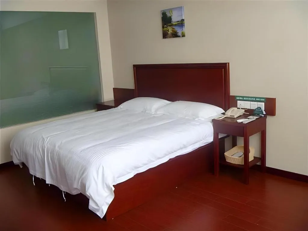 Bed in GreenTree Inn Bozhou Weiwu Road Hotel