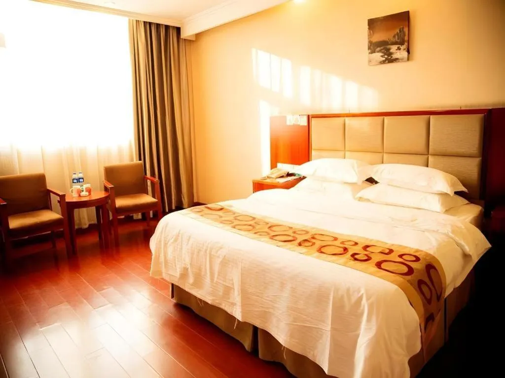 Bed in GreenTree Inn Bozhou Weiwu Road Hotel