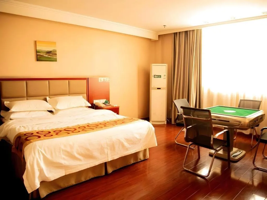 Bed in GreenTree Inn Bozhou Weiwu Road Hotel