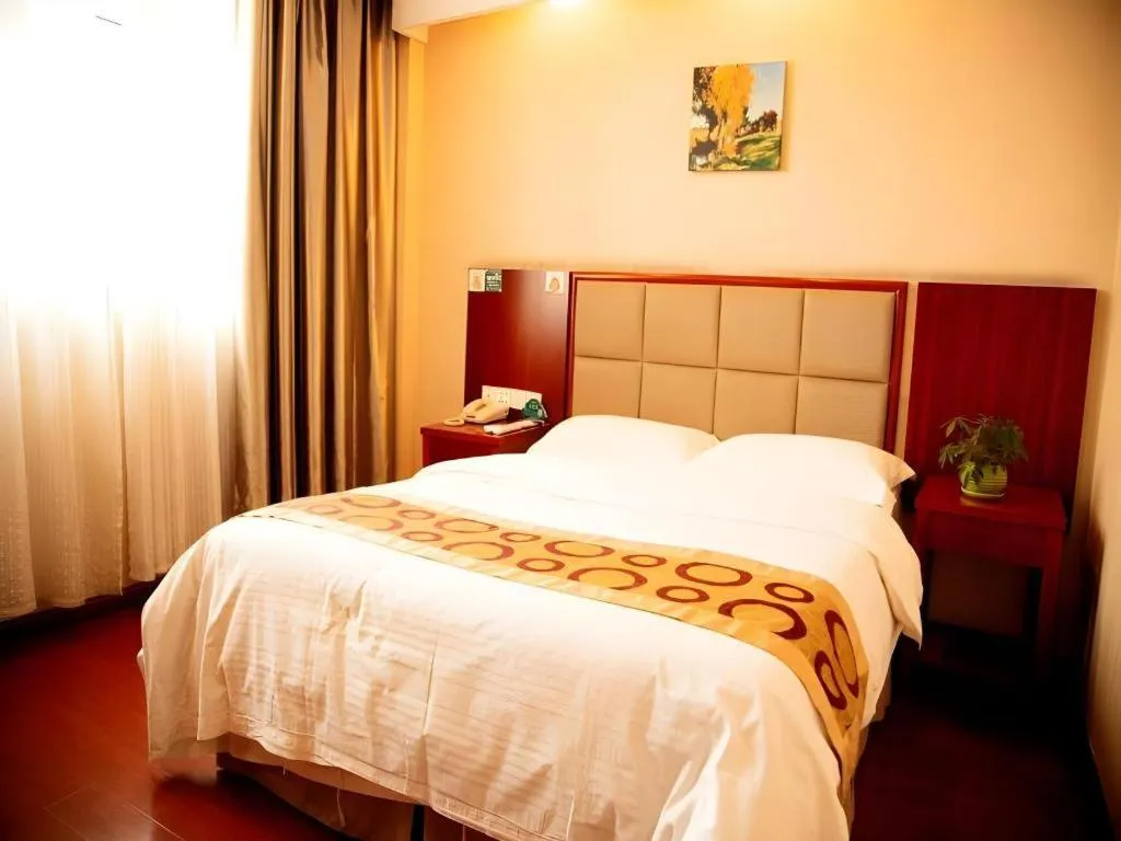 Bed in GreenTree Inn Bozhou Weiwu Road Hotel