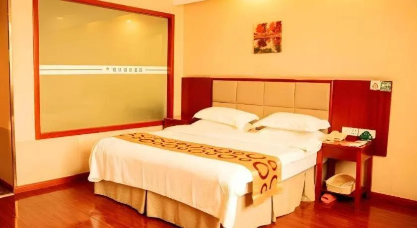 Bed in GreenTree Inn Bozhou Weiwu Road Hotel