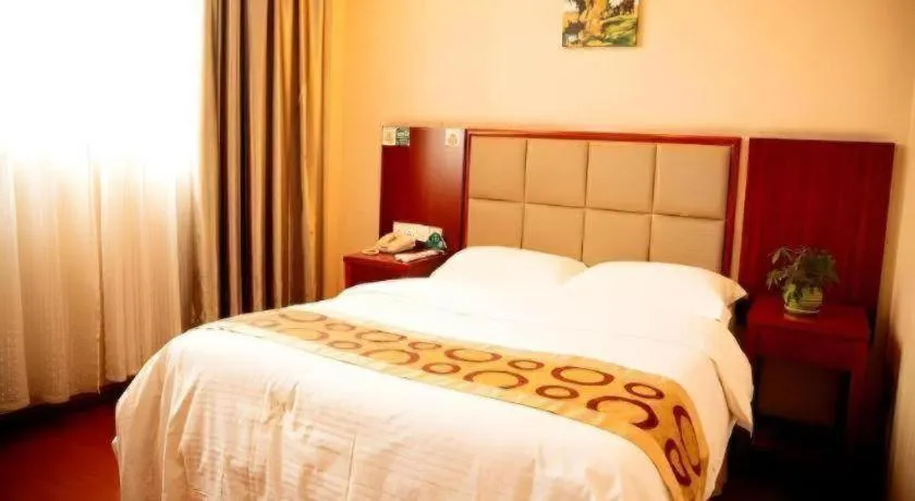 Bed in GreenTree Inn Bozhou Weiwu Road Hotel