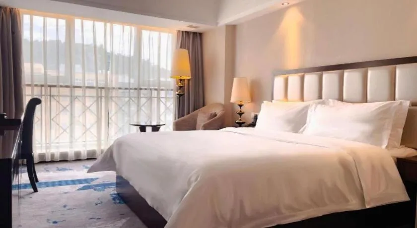 Bed in Yunhai Hotel Zhuhai
