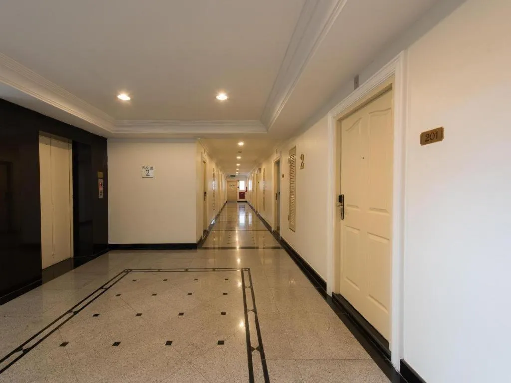 Romance Hotel Srinakarin