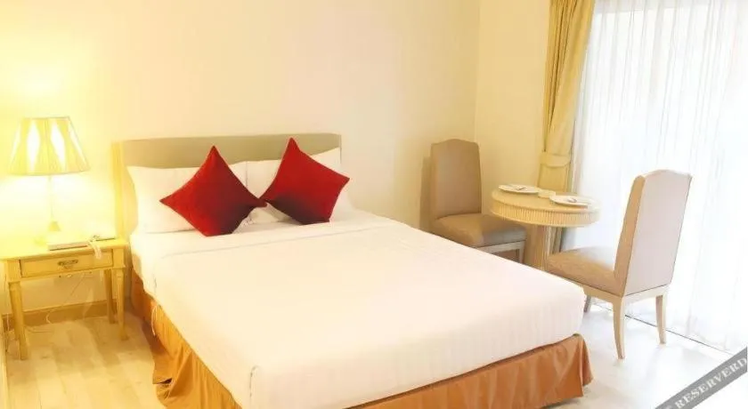 Bed in Romance Hotel Srinakarin