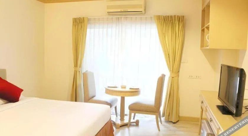 Bed in Romance Hotel Srinakarin