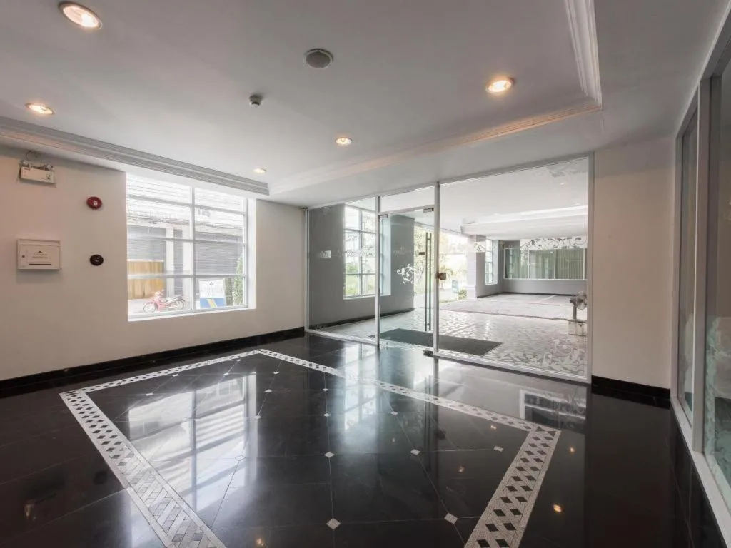 Romance Hotel Srinakarin