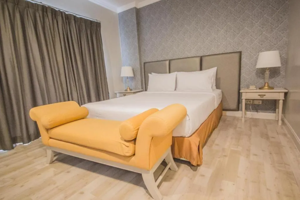 Bed in Romance Hotel Srinakarin