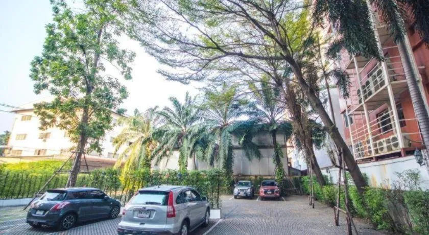 Romance Hotel Srinakarin