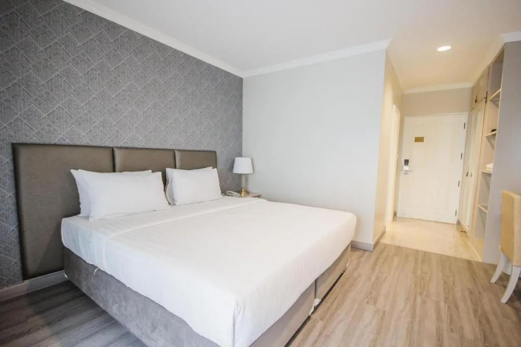 Bed in Romance Hotel Srinakarin