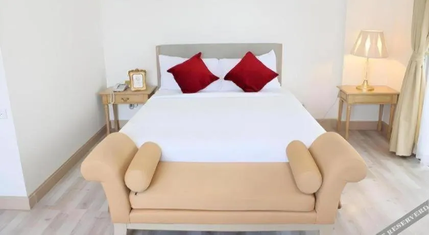 Bed in Romance Hotel Srinakarin