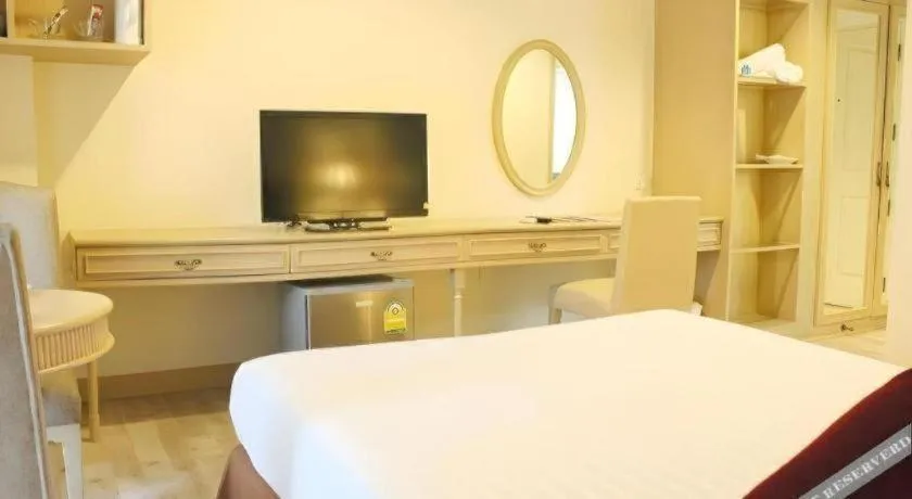 Bed in Romance Hotel Srinakarin