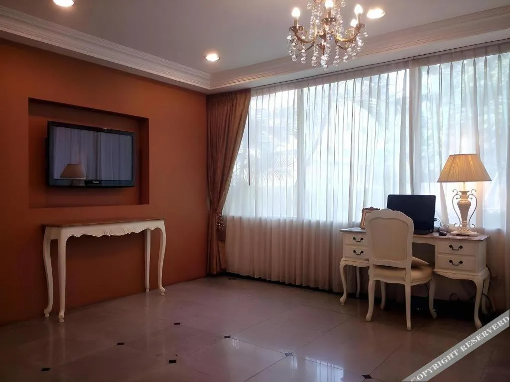 Romance Hotel Srinakarin