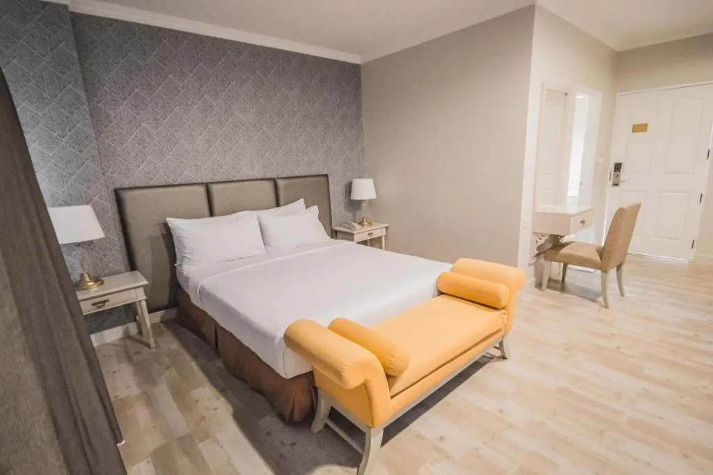 Bed in Romance Hotel Srinakarin