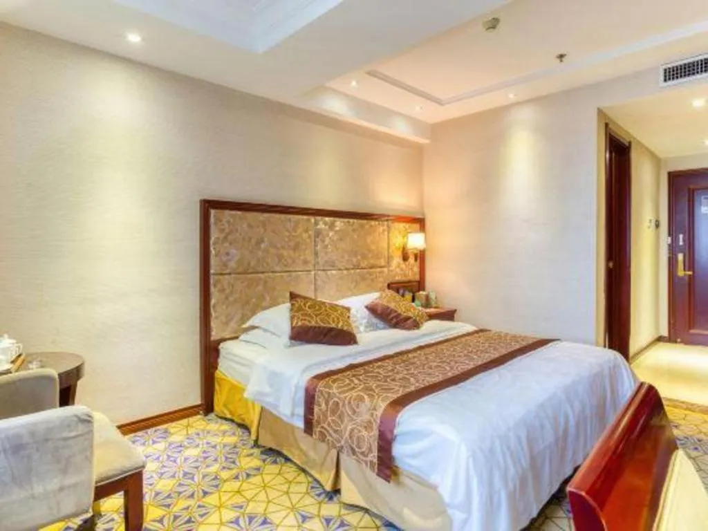 Bed in Changchun Global Hotel