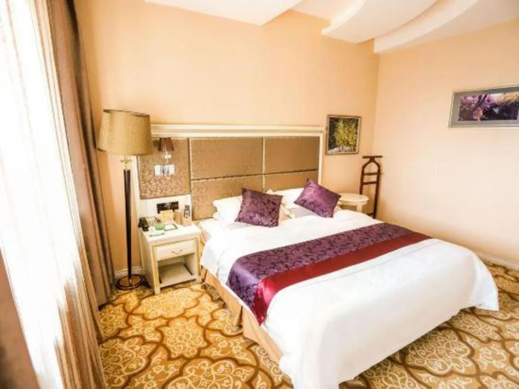 Bed in Changchun Global Hotel