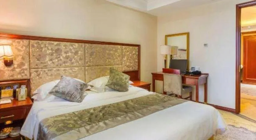 Bed in Changchun Global Hotel