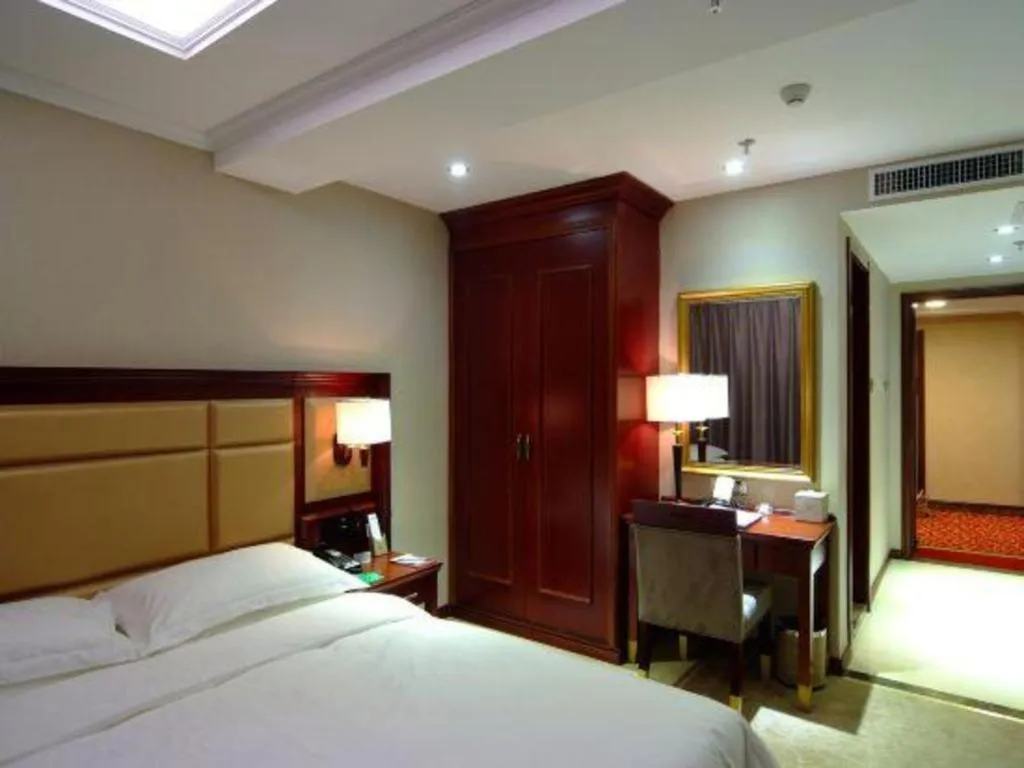 Bed in Changchun Global Hotel
