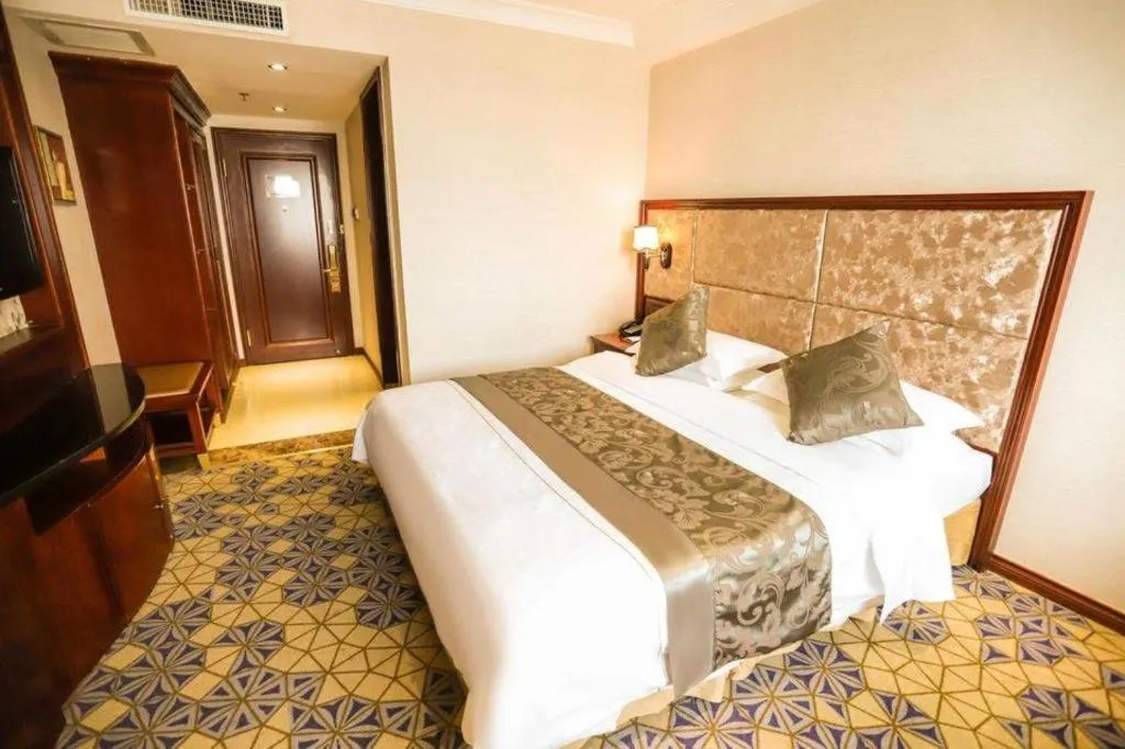 Bed in Changchun Global Hotel