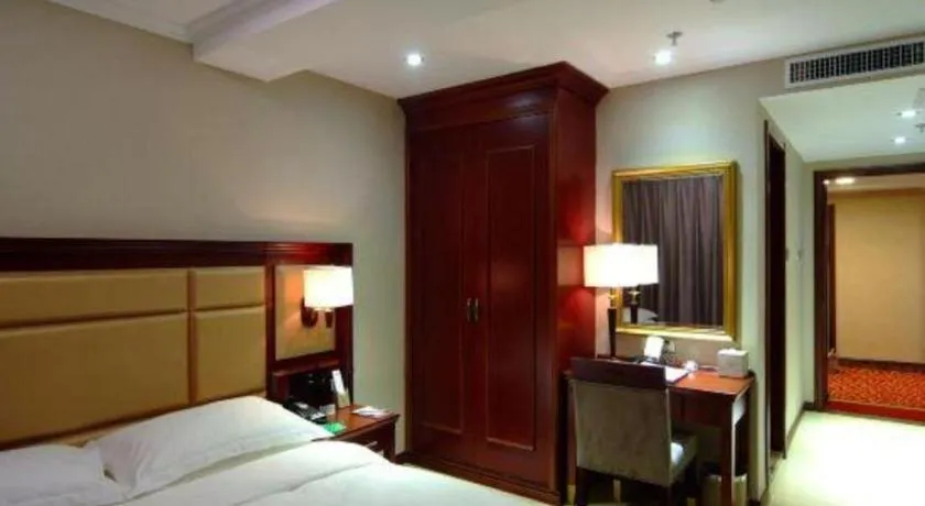 Bed in Changchun Global Hotel