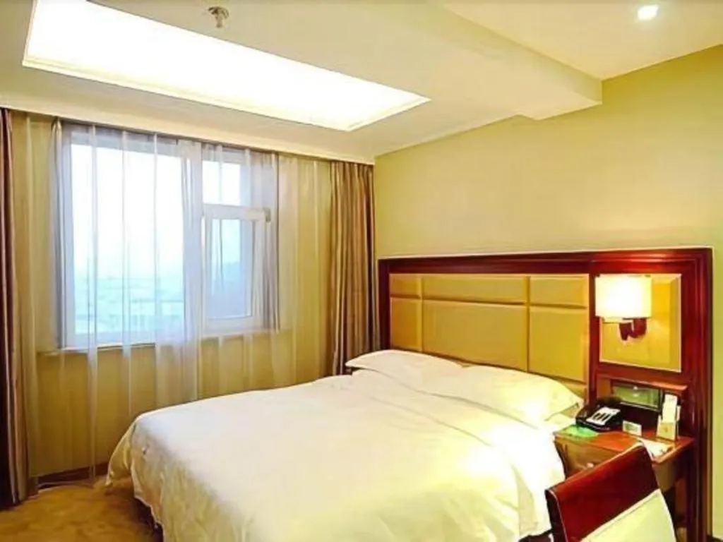 Bed in Changchun Global Hotel