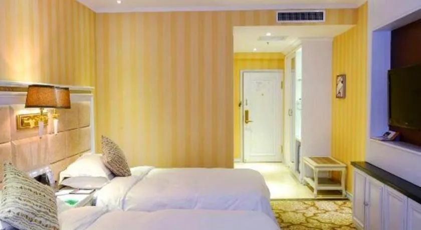 Bed in Changchun Global Hotel