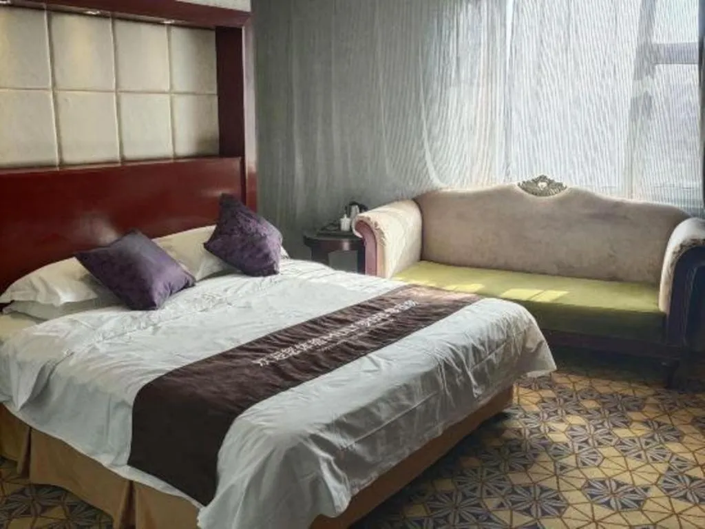 Bed in Changchun Global Hotel