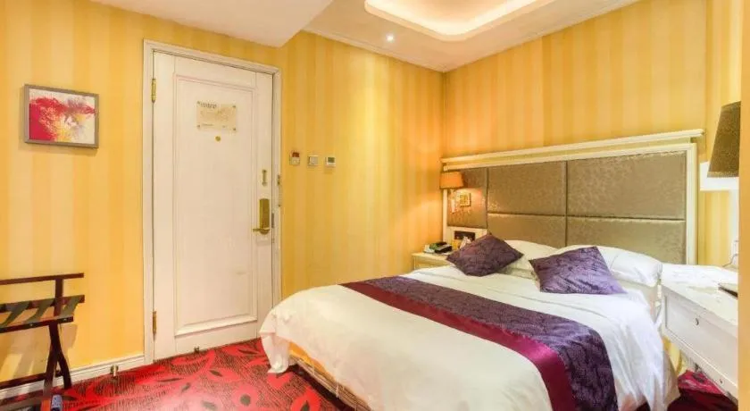 Bed in Changchun Global Hotel