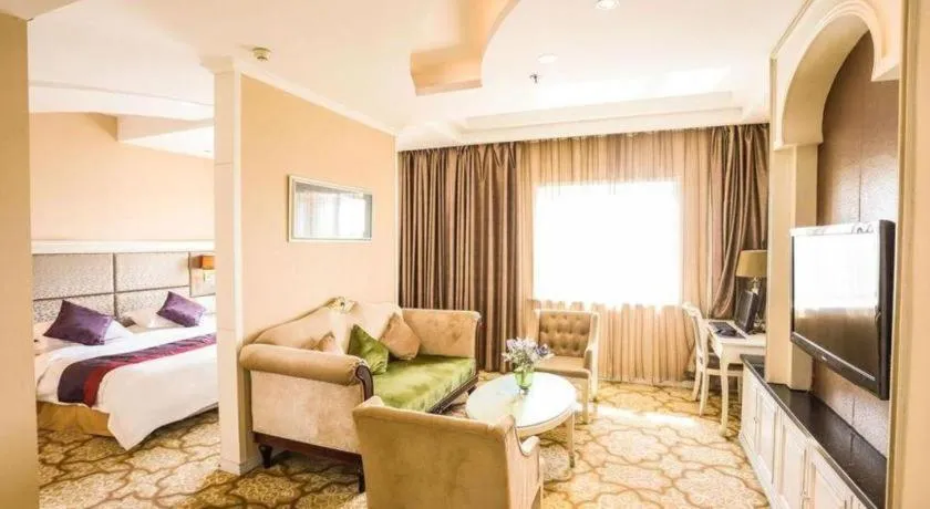 Bed in Changchun Global Hotel