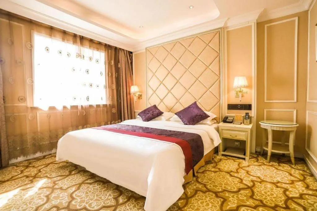 Bed in Changchun Global Hotel