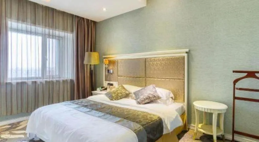 Bed in Changchun Global Hotel