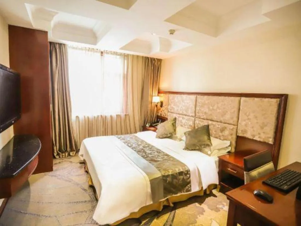 Bed in Changchun Global Hotel