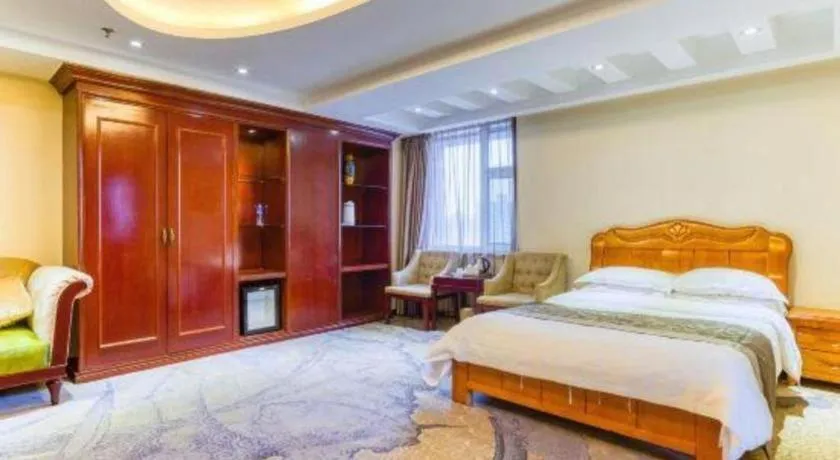Bed in Changchun Global Hotel