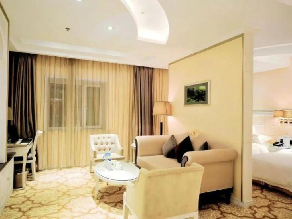 Bed in Changchun Global Hotel