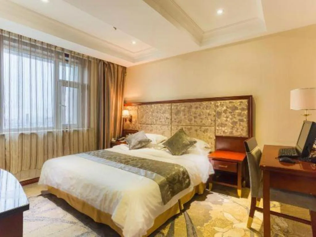 Bed in Changchun Global Hotel